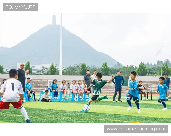 高原绿茵挑战：足球赛场上的氧气博弈与体能密码